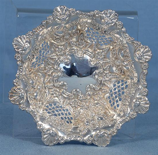 A cased pair of Victorian silver bon bon dishes, by S. Blanckensee & Sons Ltd, Dia 120mm, weight 2.4oz/76 grms